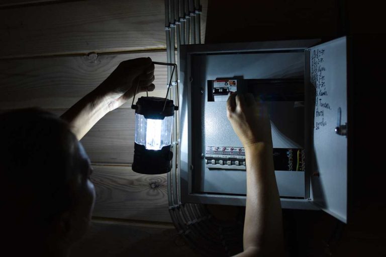 How to Stay Safe when Experiencing a Power Outage - Canadian Aid for ...